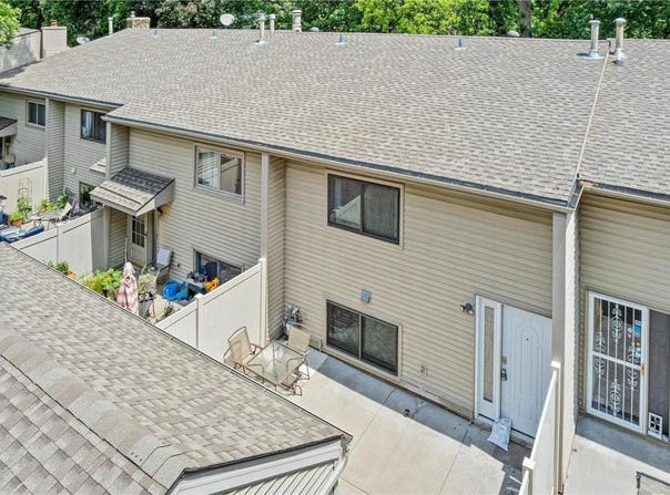 5557 E Oberlin Cir, Fridley, MN 55432