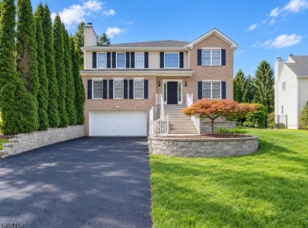 9 Bukiet Ct, Roxbury Twp., NJ 07852-2305