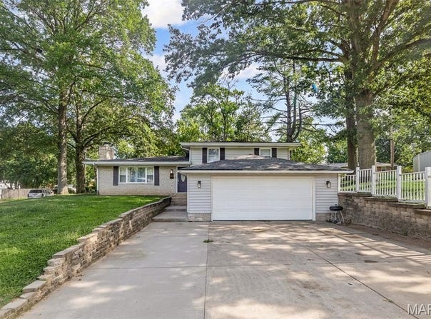 44 Aaron Drive, Belleville, IL 62220