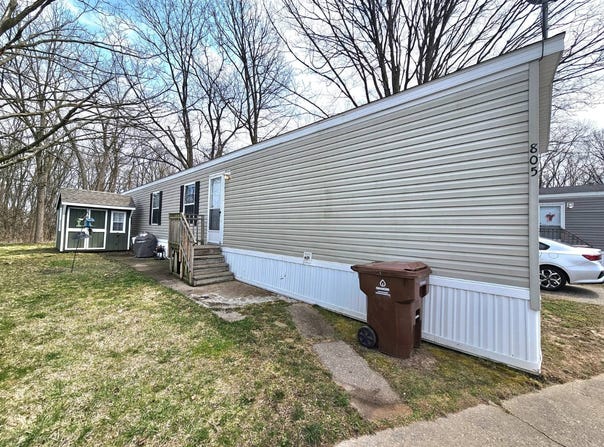 805 VALLEY HO, Lansing, MI 48917