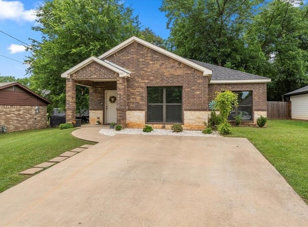 803 E 9th Street, Mount Pleasant, TX 75455