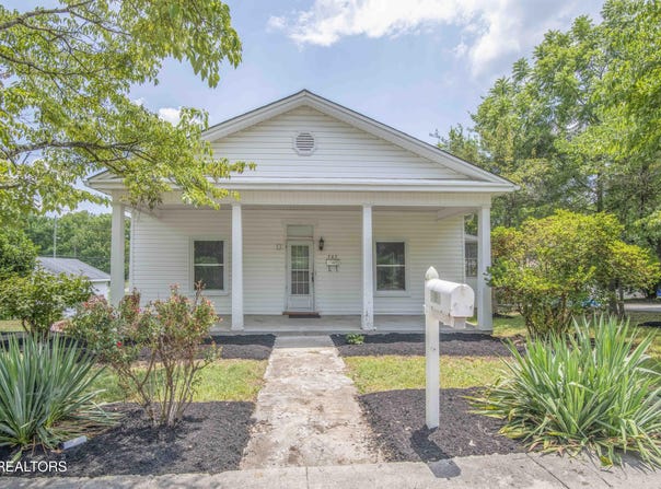 707 Medaris St, Clinton, TN 37716