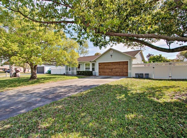 1533 LEGEND COURT, DELTONA, FL 32738