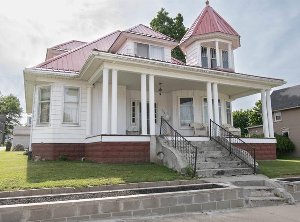 502 McLean Street, Ligonier, IN 46767-2232