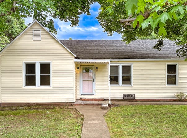 4422 Singleton Station Rd, Louisville, TN 37777