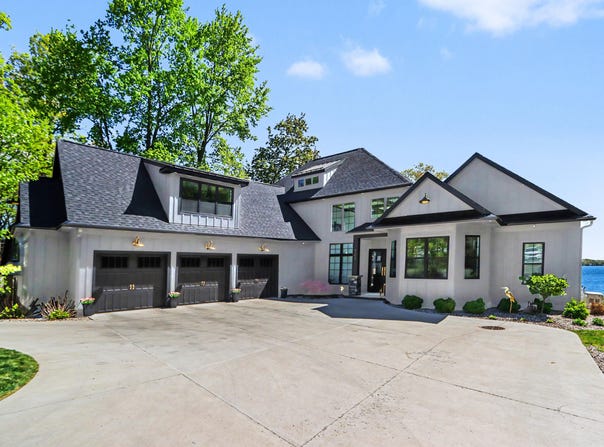 4630 E Gull Lake Drive, Hickory Corners, MI 49060