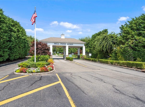 218 Miro Place, Port Washington, NY 11050