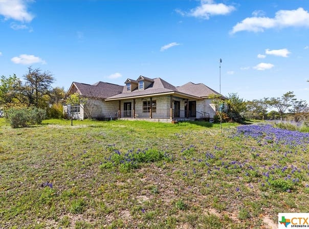 300 Logans Way, Blanco, TX 78606