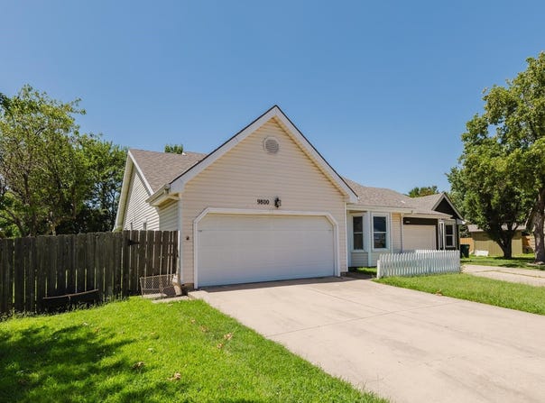 9800 E Boston Cir, Wichita, KS 67207