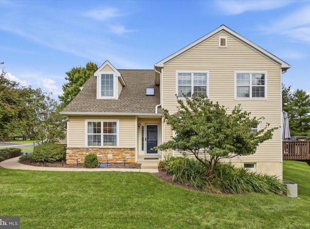 152 CANTERBURY Lane, BLUE BELL, PA 19422