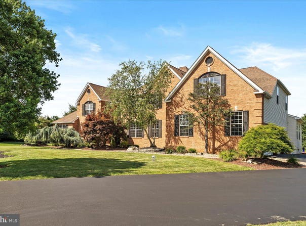 4 SHERWOOD LANE, COLUMBUS, NJ 08022