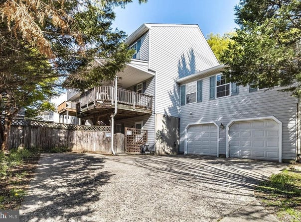 8900 LENNINGS LN, ROSEDALE, MD 21237