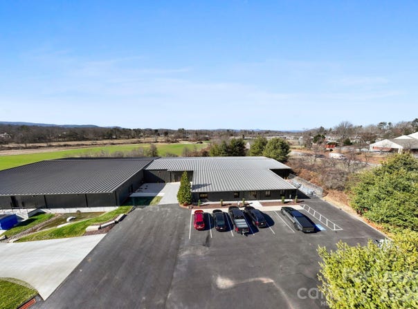 110 Commercial Boulevard, Flat Rock, NC 28731