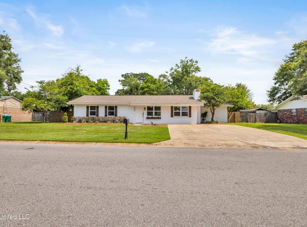 302 Brumbaugh Road, Ocean Springs, MS 39564
