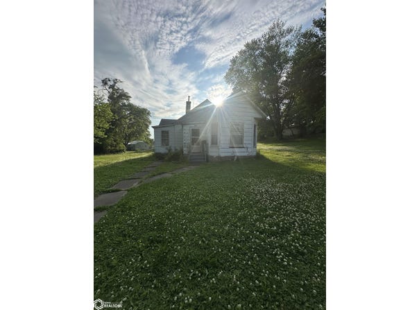 213 Grand Avenue W, Ottumwa, IA 52501