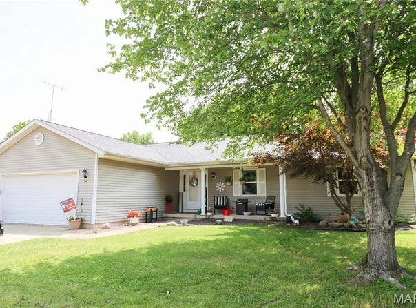 708 Ash Street, Greenville, IL 62246