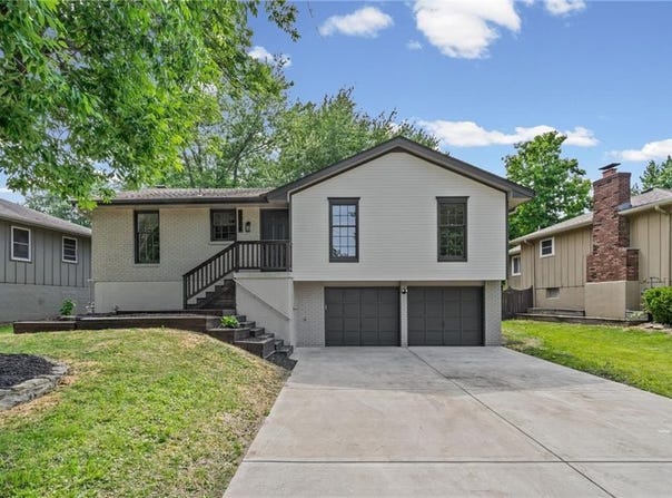 3004 Iva Drive, Independence, MO 64057