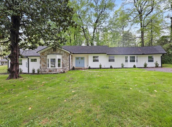 1302 Peter Pan Road, Lookout Mountain, GA 30750
