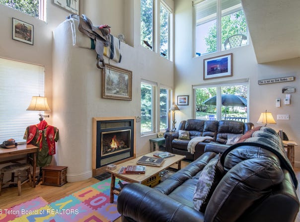 482 SHADOW BROOK Lane, Driggs, ID 83422