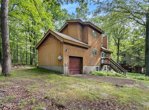 273 W Lakeview Road, Lackawaxen, PA 18435