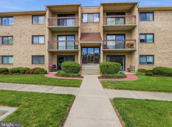 3 SUMMIT HILL CT, BALTIMORE, MD 21228