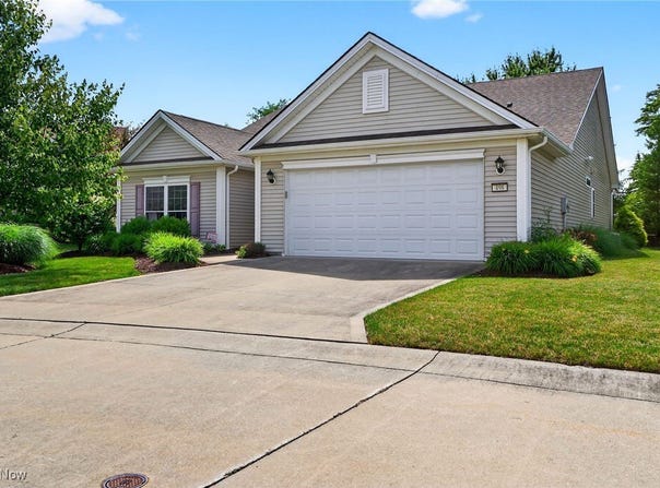 498 Water Pointe Lane, Brunswick, OH 44212