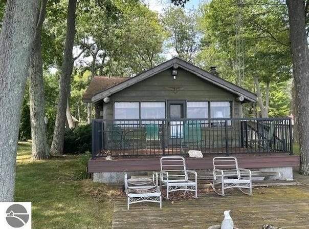 940 Huron Street, East Tawas, MI 48730