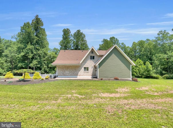 665 FAIRMONT AVENUE, MOHNTON, PA 19540