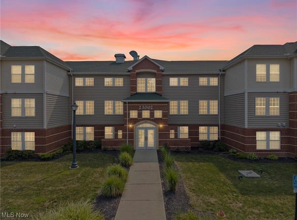 23002 Chandlers Lane unit: 224, Olmsted Falls, OH 44138