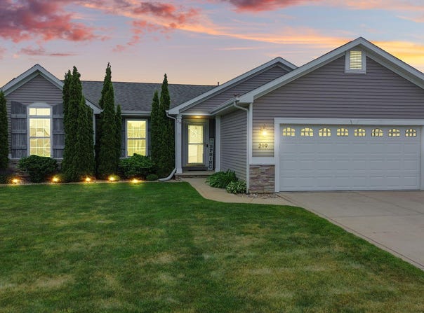 219 Juniper Street NW, DeMotte, IN 46310