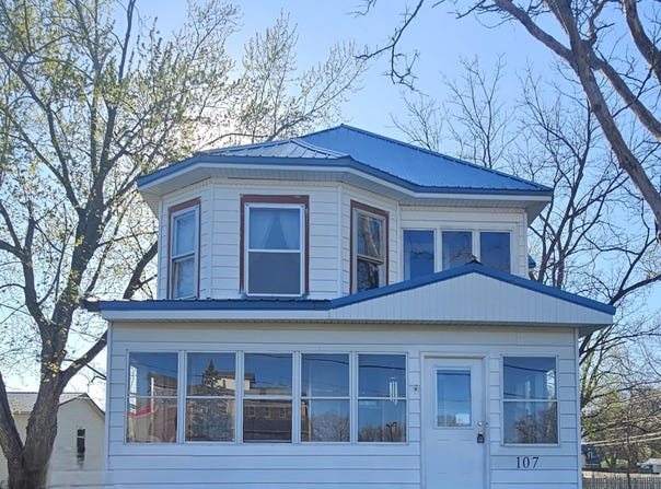 107 NW 3rd Ave, Independence, IA 50644