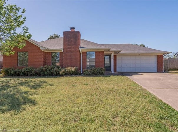 2205 Meadow  LN, Barling, AR 72923