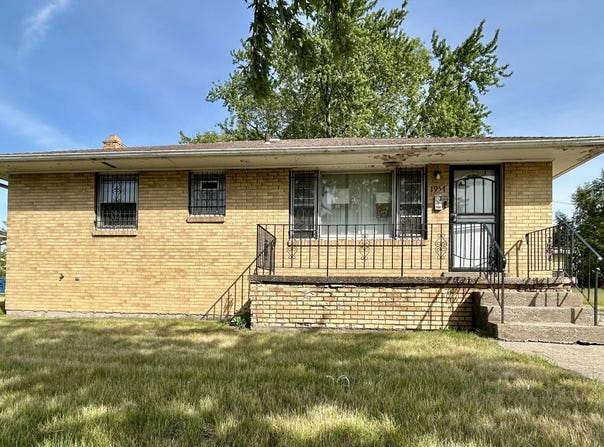 1957 Madison Lane, Gary, IN 46407