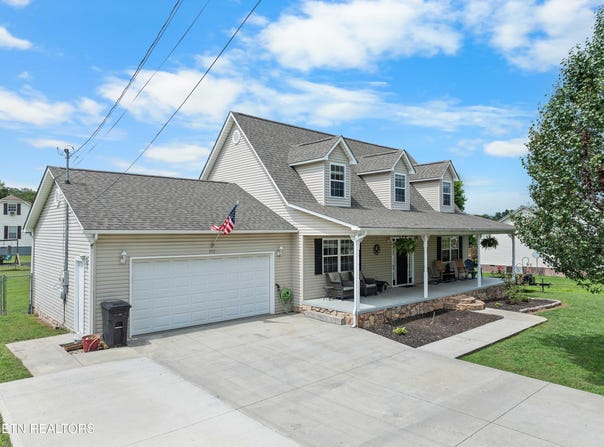 452 Clover Circle, Jacksboro, TN 37757