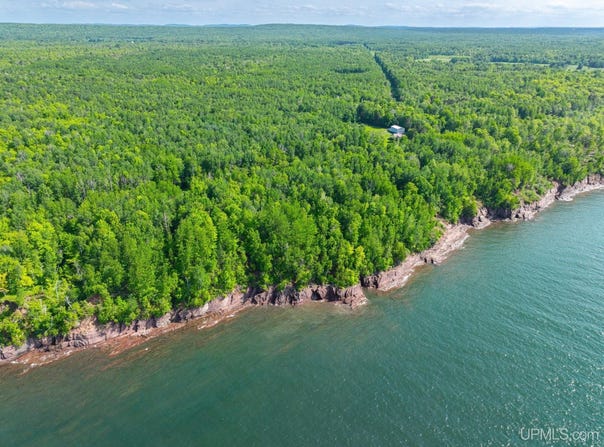 20 AC ON Lake, Ironwood, MI 49938