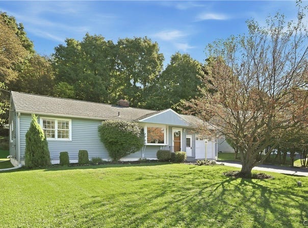 106 Mansfield Drive, Camillus, NY 13031