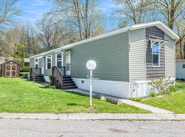 6922 Knotty Pine Street NE, Rockford, MI 49341