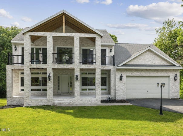 79 Glass Lake Road, Averill Park, NY 12018