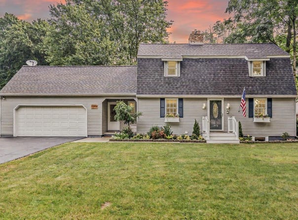 1003 Northwood Drive, Nappanee, IN 46550-1103