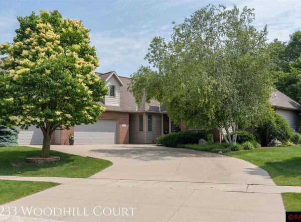 233 Woodhill Court, Mankato, MN 56001