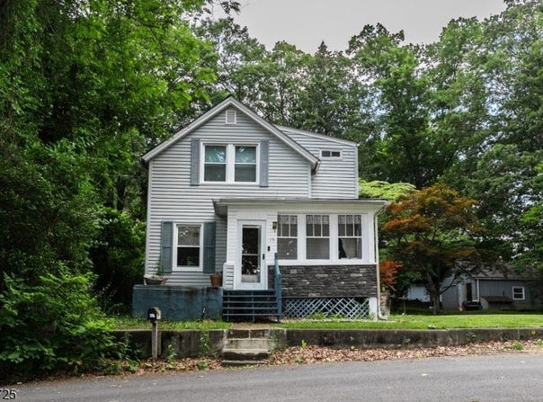 15 Blakely Ave, Rockaway Twp., NJ 07801-1828