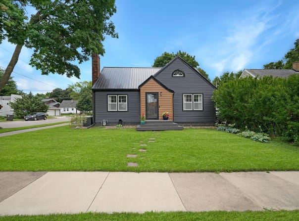1556 Bertch Avenue, Waterloo, IA 50702