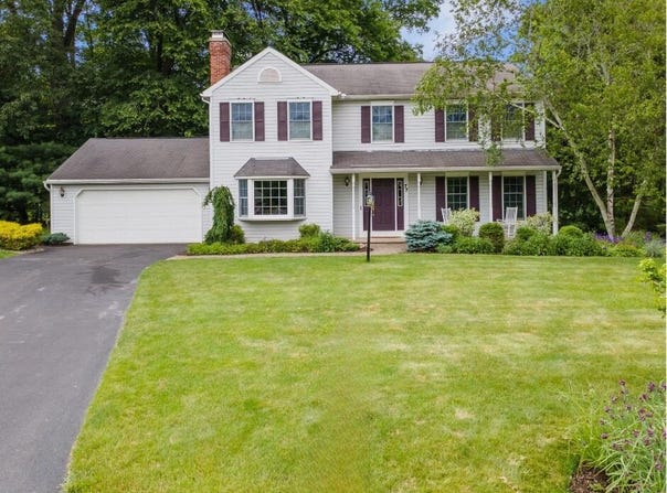 77 Rotterdam Drive, Bethlehem, NY 12077