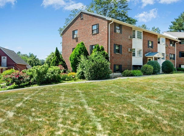 1 Town House Lane, Acton, MA 01720