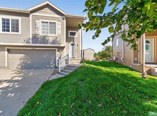 19160 Drexel Circle, Omaha, NE 68135
