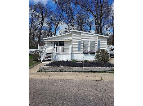 8962 Woodland Avenue Avenue, Kalamazoo, MI 49009