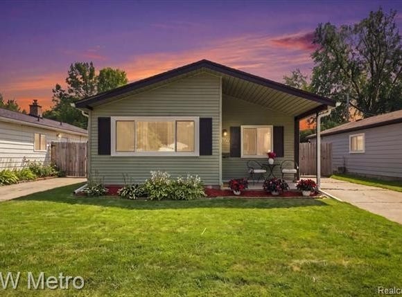 1762 E Granet Avenue, Hazel Park, MI 48030