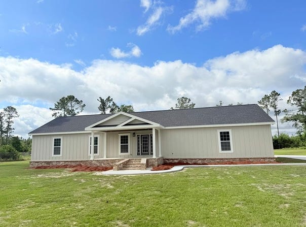 1505 E L Curtis Rd, Douglas, GA 31554