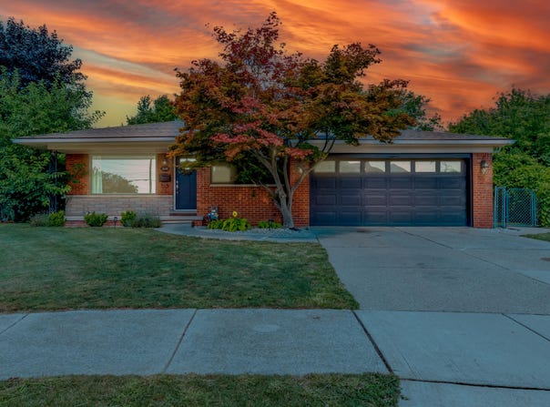 5670 Mckinley Court, Dearborn Heights, MI 48125