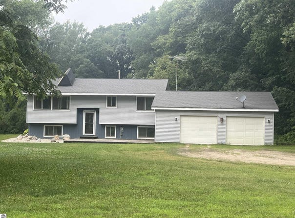 2756 S Gilmore Road, Mt Pleasant, MI 48858